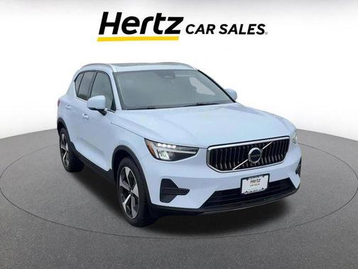 2024 Volvo XC40 CORE