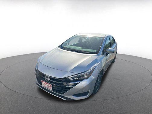 Brilliant Silver Metallic 2025 Nissan Versa 1.6 SV