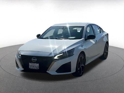 2025 Nissan Altima SR FWD