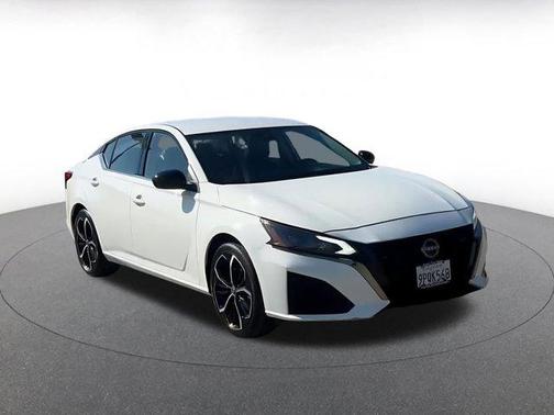 2025 Nissan Altima SR FWD