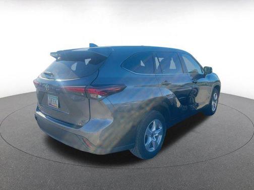 2025 Toyota Highlander LE