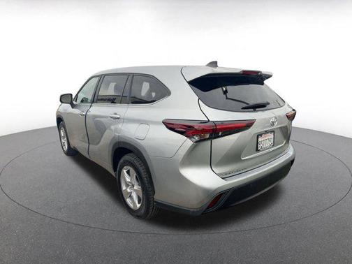 2025 Toyota Highlander LE