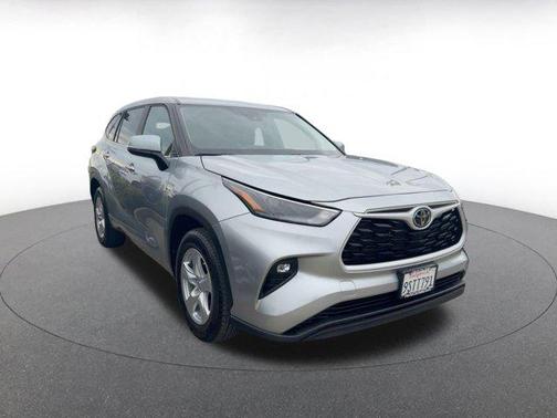 2025 Toyota Highlander LE