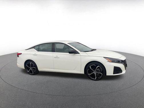 2025 Nissan Altima SR FWD