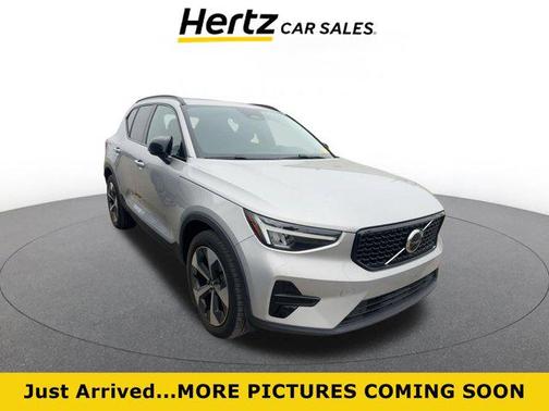 2024 Volvo XC40 CORE