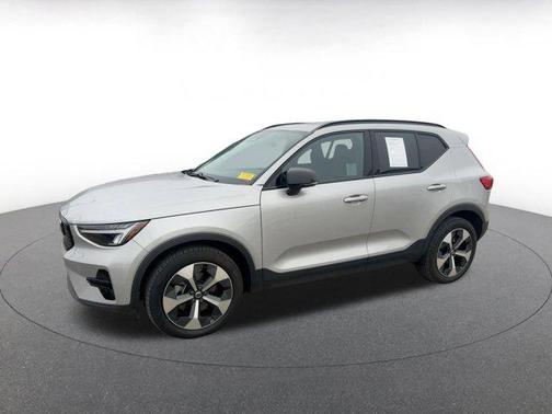 2024 Volvo XC40 CORE