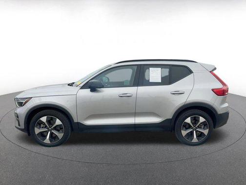 2024 Volvo XC40 CORE