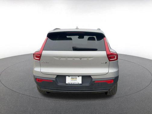 2024 Volvo XC40 CORE