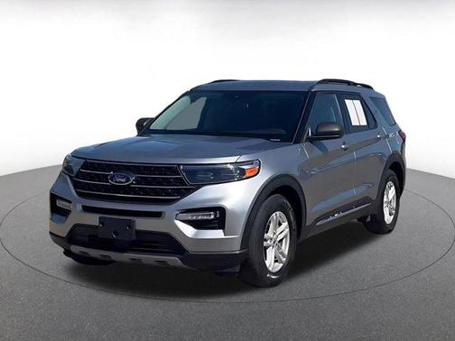 Iconic Silver Metallic 2024 Ford Explorer XLT