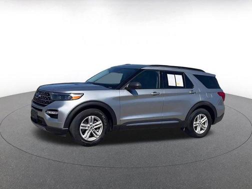 Iconic Silver Metallic 2024 Ford Explorer XLT