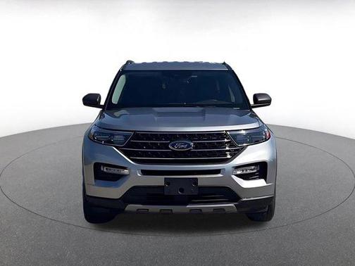 Iconic Silver Metallic 2024 Ford Explorer XLT