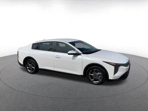 Snow White Pearl 2025 Kia K4 LXS