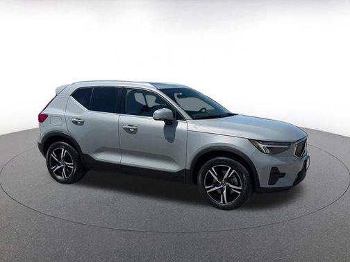 2024 Volvo XC40 CORE