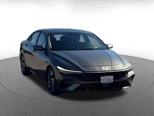 2025 Hyundai ELANTRA SEL