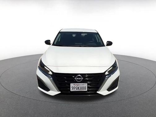 Glacier White 2025 Nissan Altima SV FWD