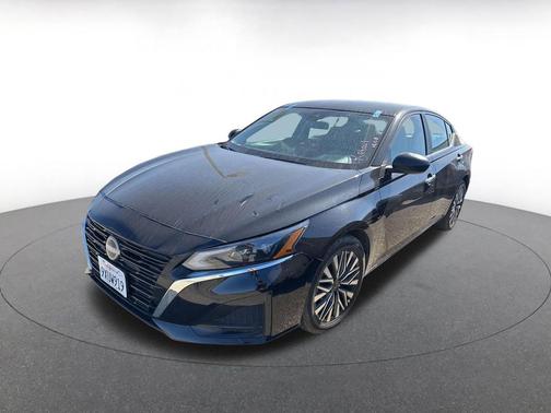 Super Black 2025 Nissan Altima SV FWD