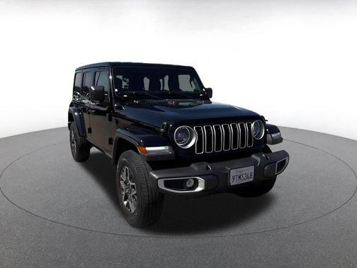 Black Clearcoat 2025 Jeep Wrangler 4-Door Sahara 4x4