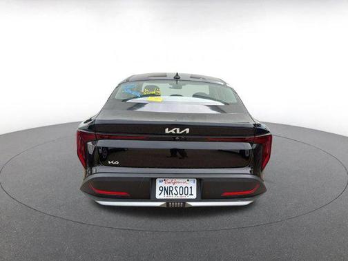 Aurora Black Pearl 2025 Kia K4 LXS