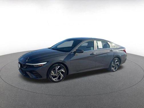 2025 Hyundai ELANTRA SEL