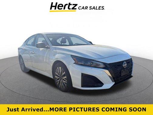 Glacier White 2025 Nissan Altima SV FWD