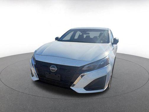 Glacier White 2025 Nissan Altima SV FWD