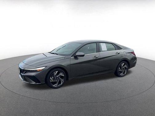 2025 Hyundai ELANTRA SEL