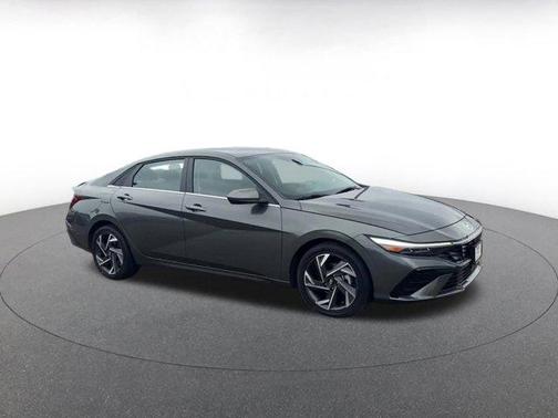 2025 Hyundai ELANTRA SEL