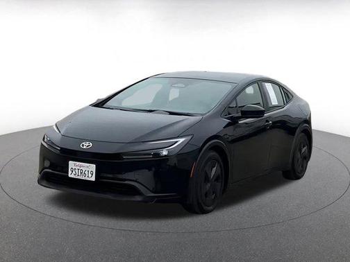 2025 Toyota Prius LE