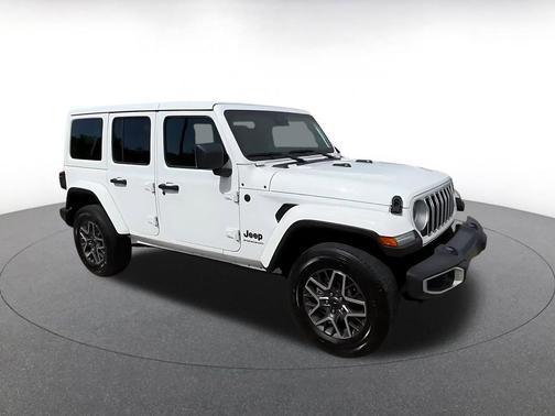 Bright White Clearcoat 2025 Jeep Wrangler 4-Door Sahara 4x4