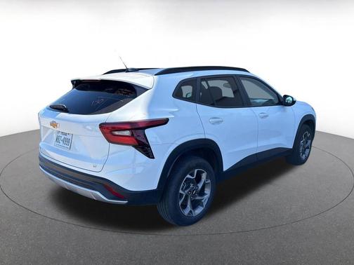 Summit White 2025 Chevrolet Trax LT
