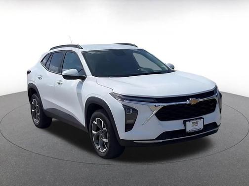 Summit White 2025 Chevrolet Trax LT
