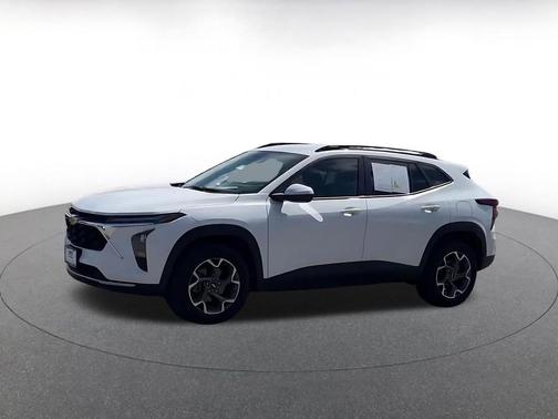 Summit White 2025 Chevrolet Trax LT