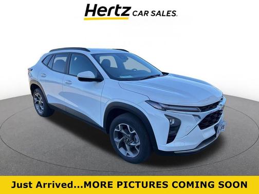 Summit White 2025 Chevrolet Trax LT