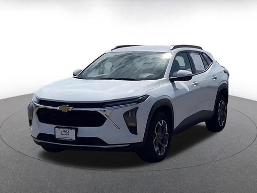 Summit White 2025 Chevrolet Trax LT