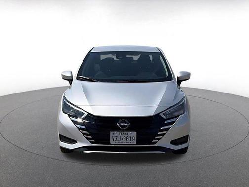 Brilliant Silver Metallic 2025 Nissan Versa 1.6 SV