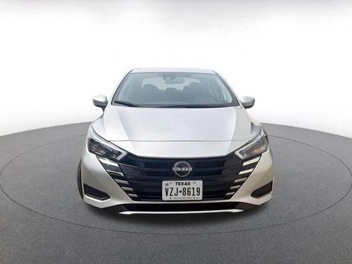 Brilliant Silver Metallic 2025 Nissan Versa 1.6 SV