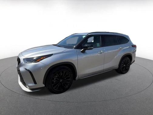 Celestial Silver Metallic 2025 Toyota Highlander XSE