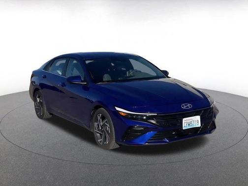 2025 Hyundai ELANTRA SEL