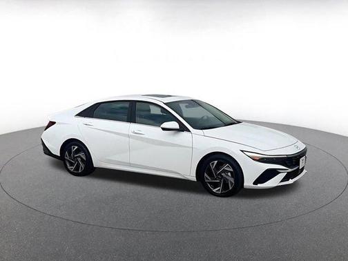 2025 Hyundai ELANTRA SEL
