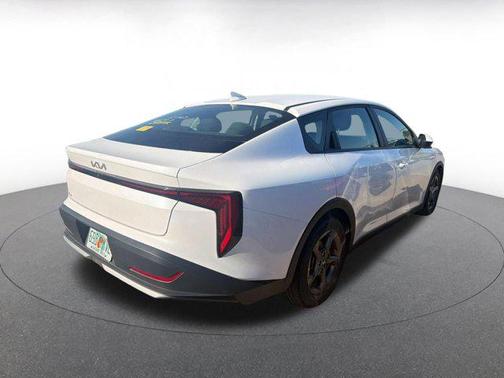 Snow White Pearl 2025 Kia K4 LXS