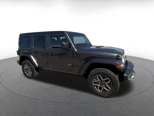 Granite Crystal Metallic Clearcoat 2025 Jeep Wrangler 4-Door Sahara 4x4