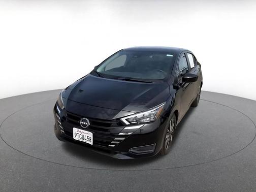 Super Black 2025 Nissan Versa 1.6 SV