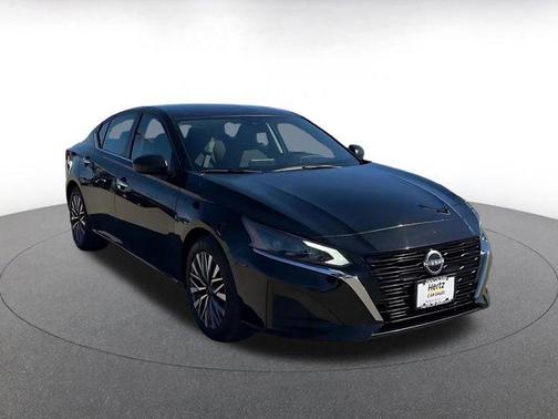 Super Black 2025 Nissan Altima SV FWD