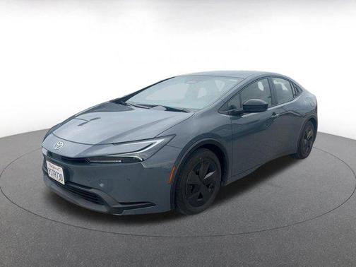 2025 Toyota Prius LE