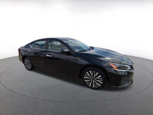 Super Black 2025 Nissan Altima SV FWD