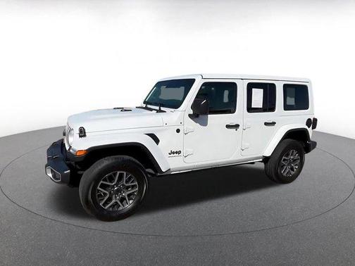 Bright White Clearcoat 2025 Jeep Wrangler 4-Door Sahara 4x4