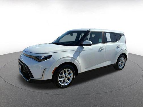 Snow White Pearl 2025 Kia Soul LX