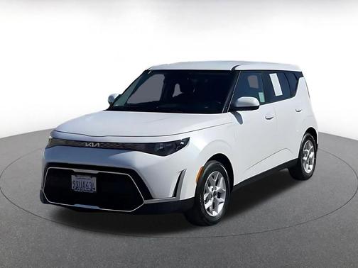 Snow White Pearl 2025 Kia Soul LX
