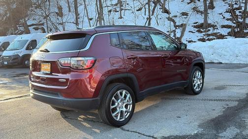 2022 Jeep Compass Latitude Lux