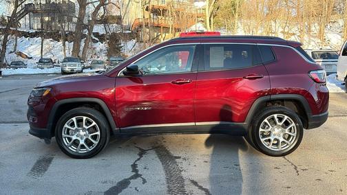 2022 Jeep Compass Latitude Lux